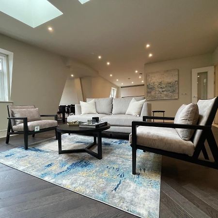 Luxurious, 2 Bed, 2 Bath Penthouse Apartment In Highly Desirable Chigwell Chcl F8 Luaran gambar