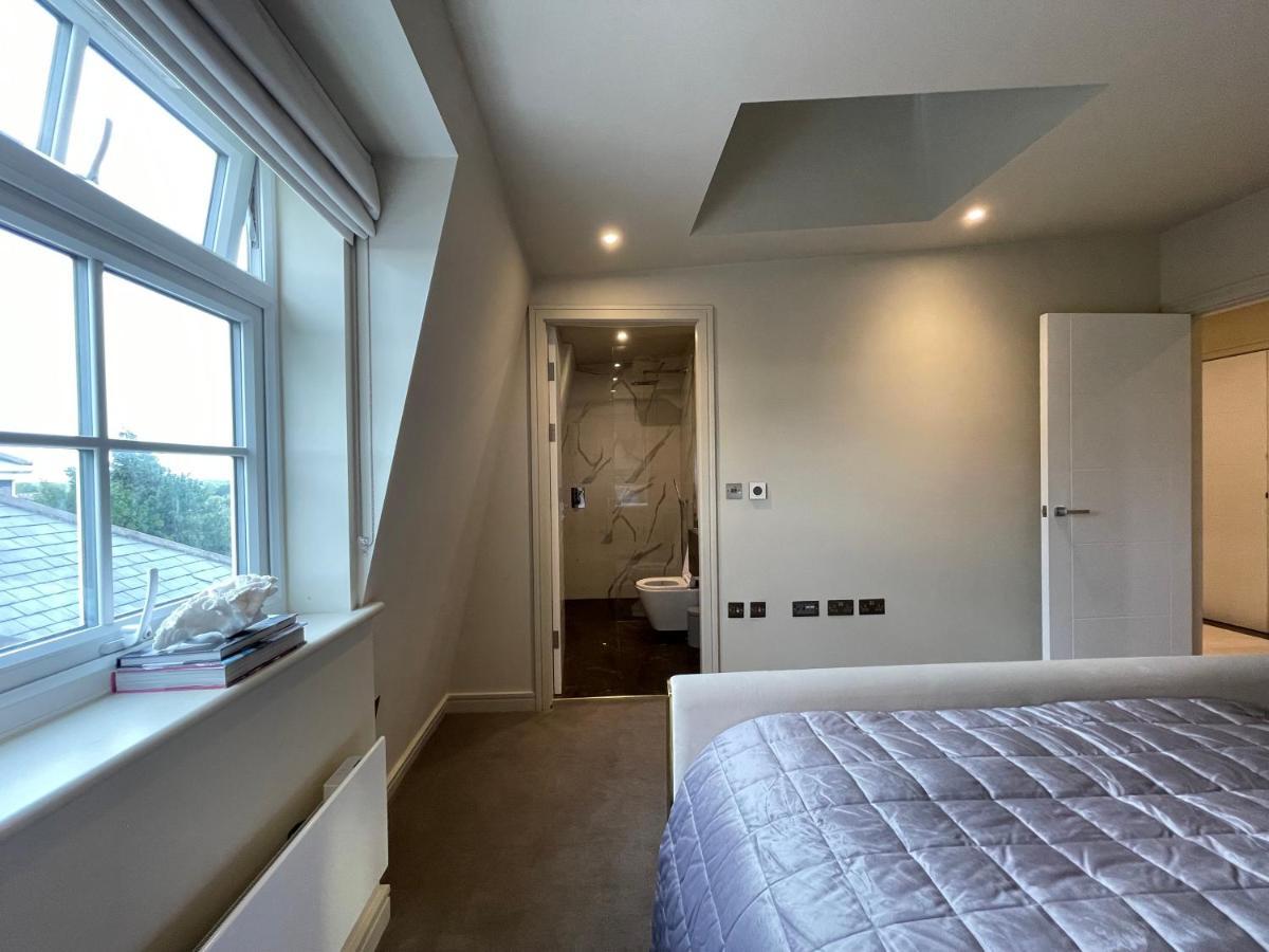 Luxurious, 2 Bed, 2 Bath Penthouse Apartment In Highly Desirable Chigwell Chcl F8 Luaran gambar