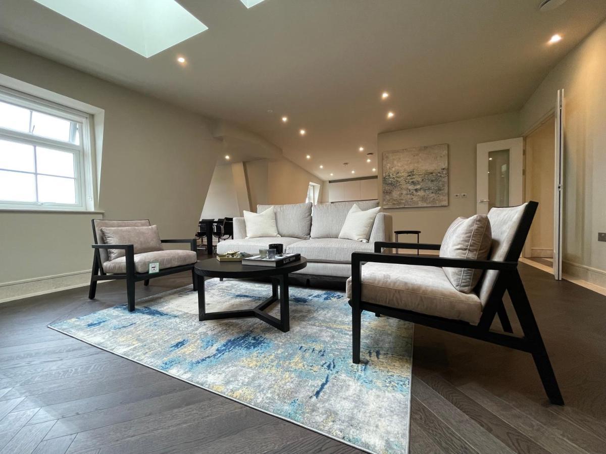 Luxurious, 2 Bed, 2 Bath Penthouse Apartment In Highly Desirable Chigwell Chcl F8 Luaran gambar