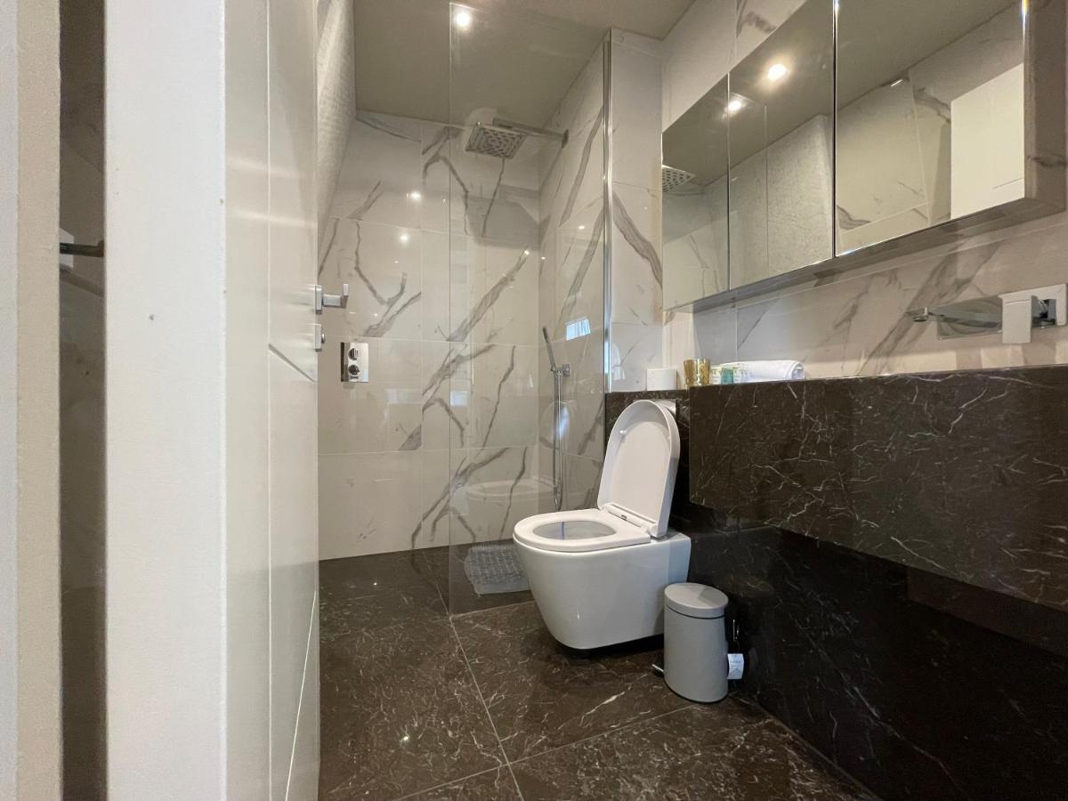 Luxurious, 2 Bed, 2 Bath Penthouse Apartment In Highly Desirable Chigwell Chcl F8 Luaran gambar