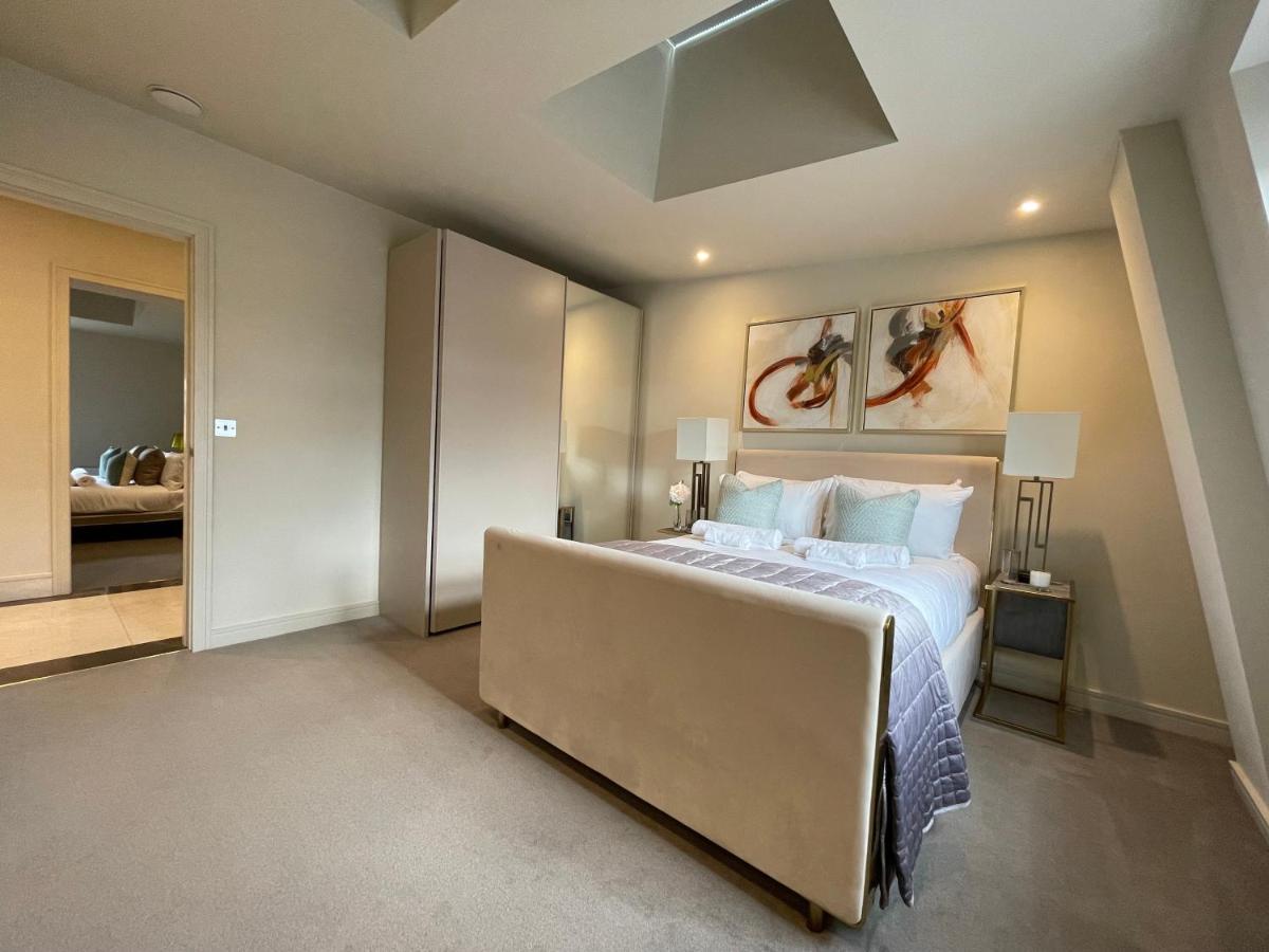 Luxurious, 2 Bed, 2 Bath Penthouse Apartment In Highly Desirable Chigwell Chcl F8 Luaran gambar